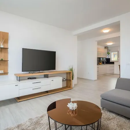 Apollo 3 شقة تروغير