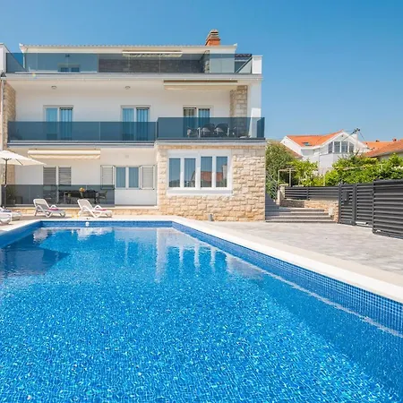 Apollo 3 شقة تروغير